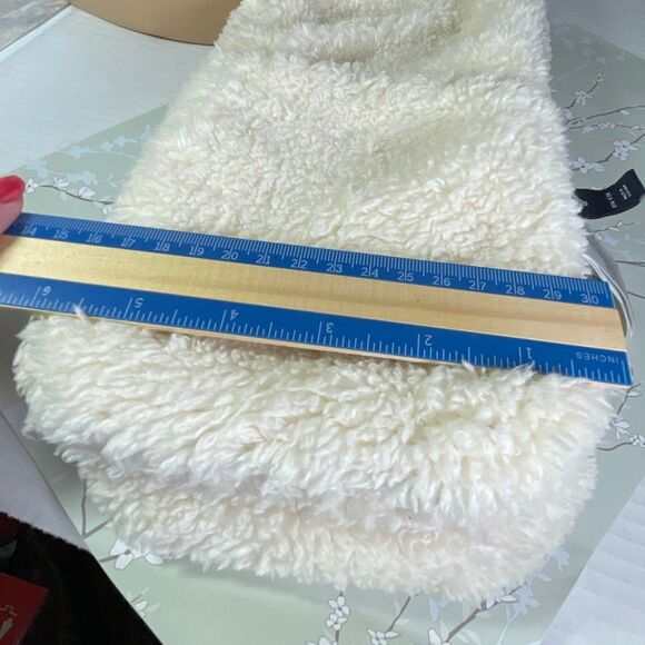 Gap Kids Faux Shearling scarf/ hand warmer - Picture 5 of 7